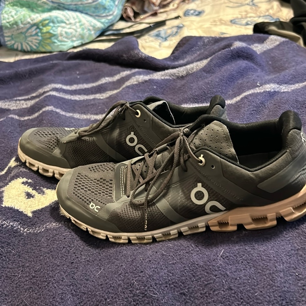 Women’s on cloud size 10